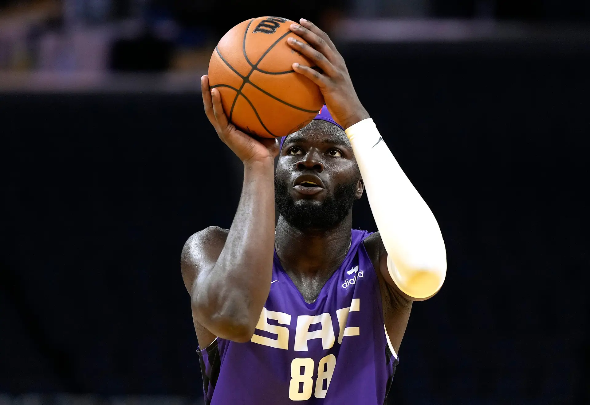 Neemias Queta marca 16 pontos na segunda derrota dos Stockton Kings