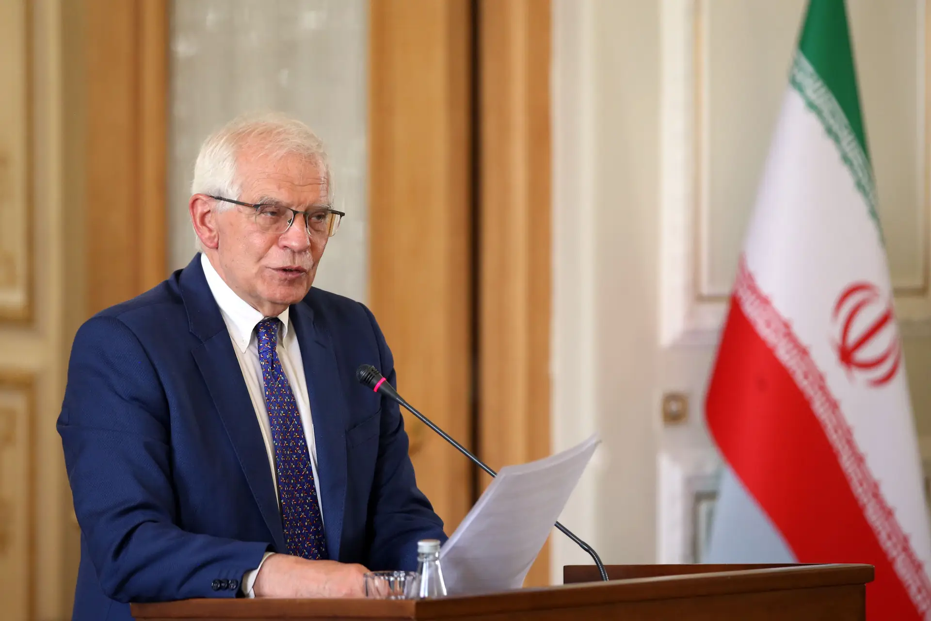 Josep Borrell pede ações imediatas para salvar acordo nuclear com Irão