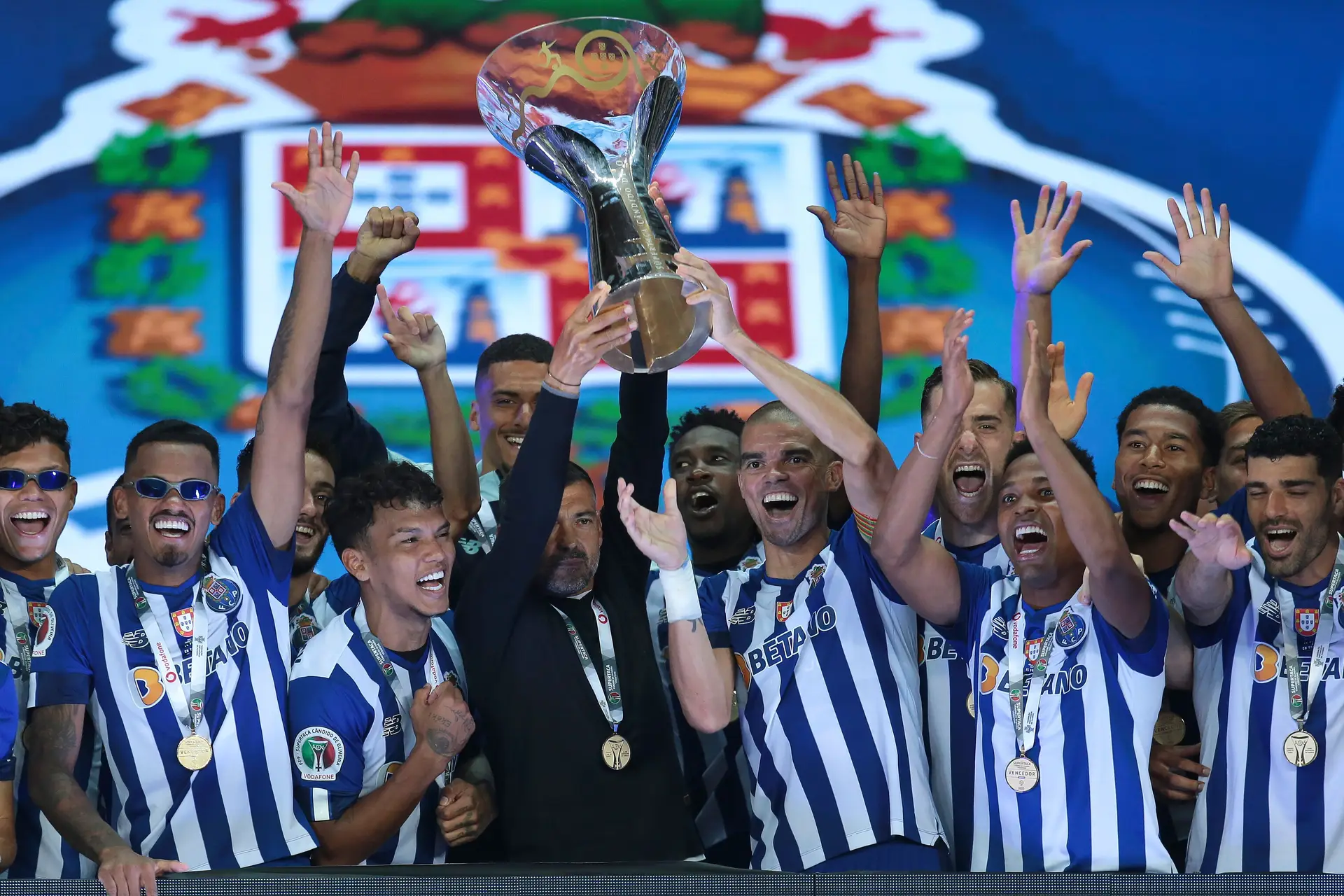 FC Porto domina Tondela e vence Supertaça