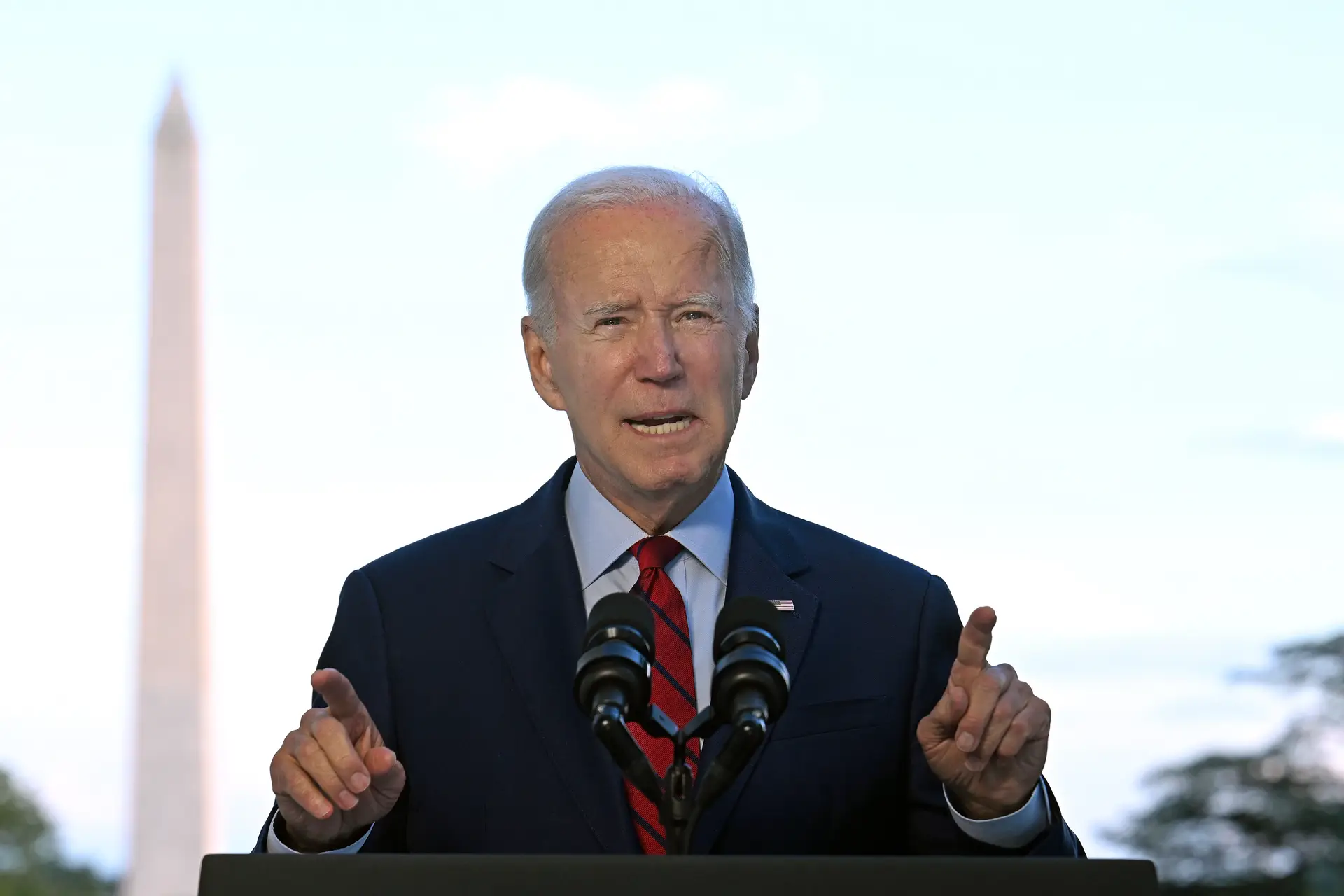 Biden anuncia ajuda "de longo prazo" à Ucrânia