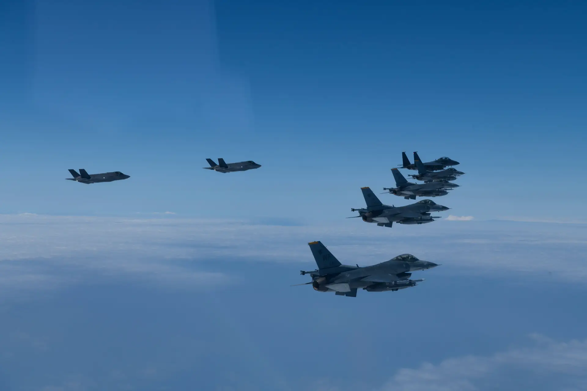 Coreia do Sul, Japão e EUA iniciam exercícios militares conjuntos de deteção de mísseis