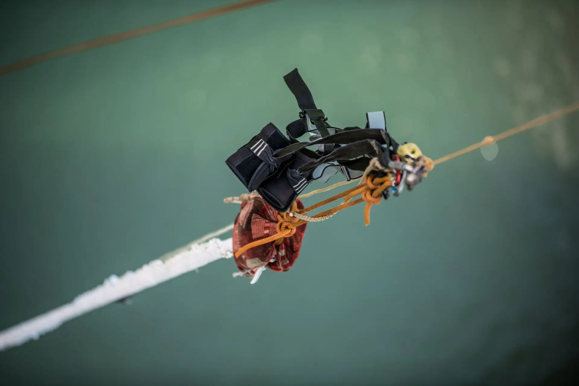 Instrutor de bungee jumping preso após acidente fatal