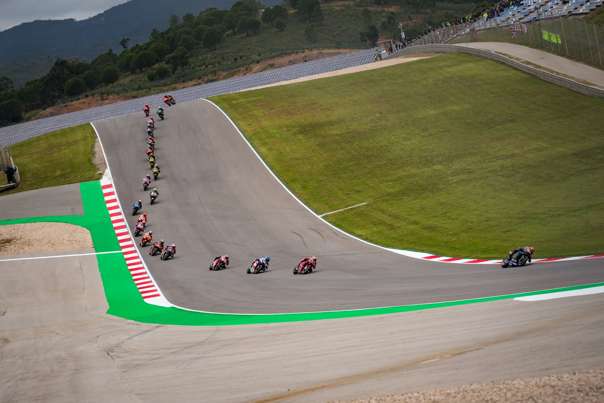 MotoGP em Portimão: Miguel Oliveira termina GP de Portugal no 5.º lugar.  Veja aqui os vídeos da corrida - Postal do Algarve