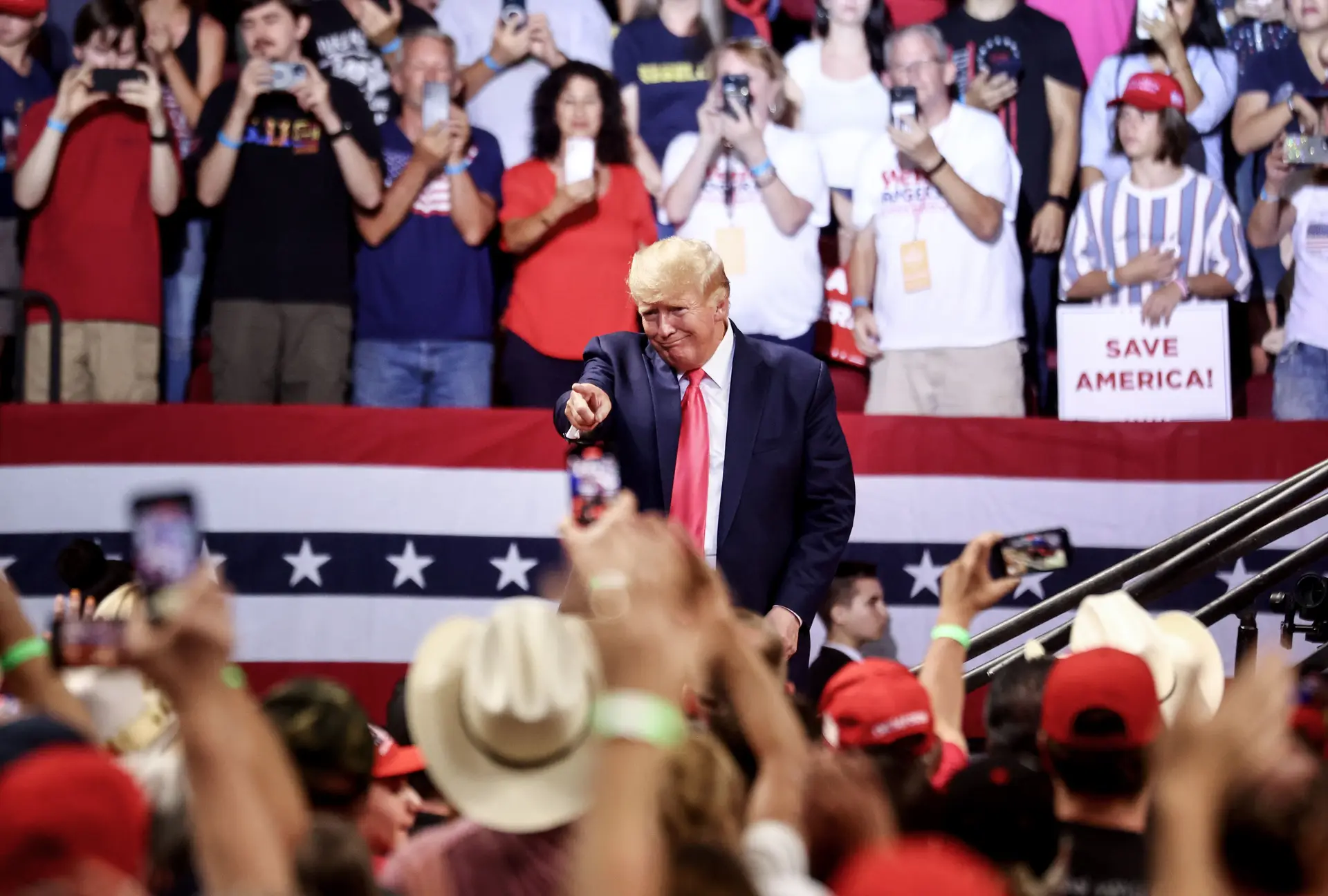 Vários candidatos apoiados por Trump vencem eleições primárias republicanas