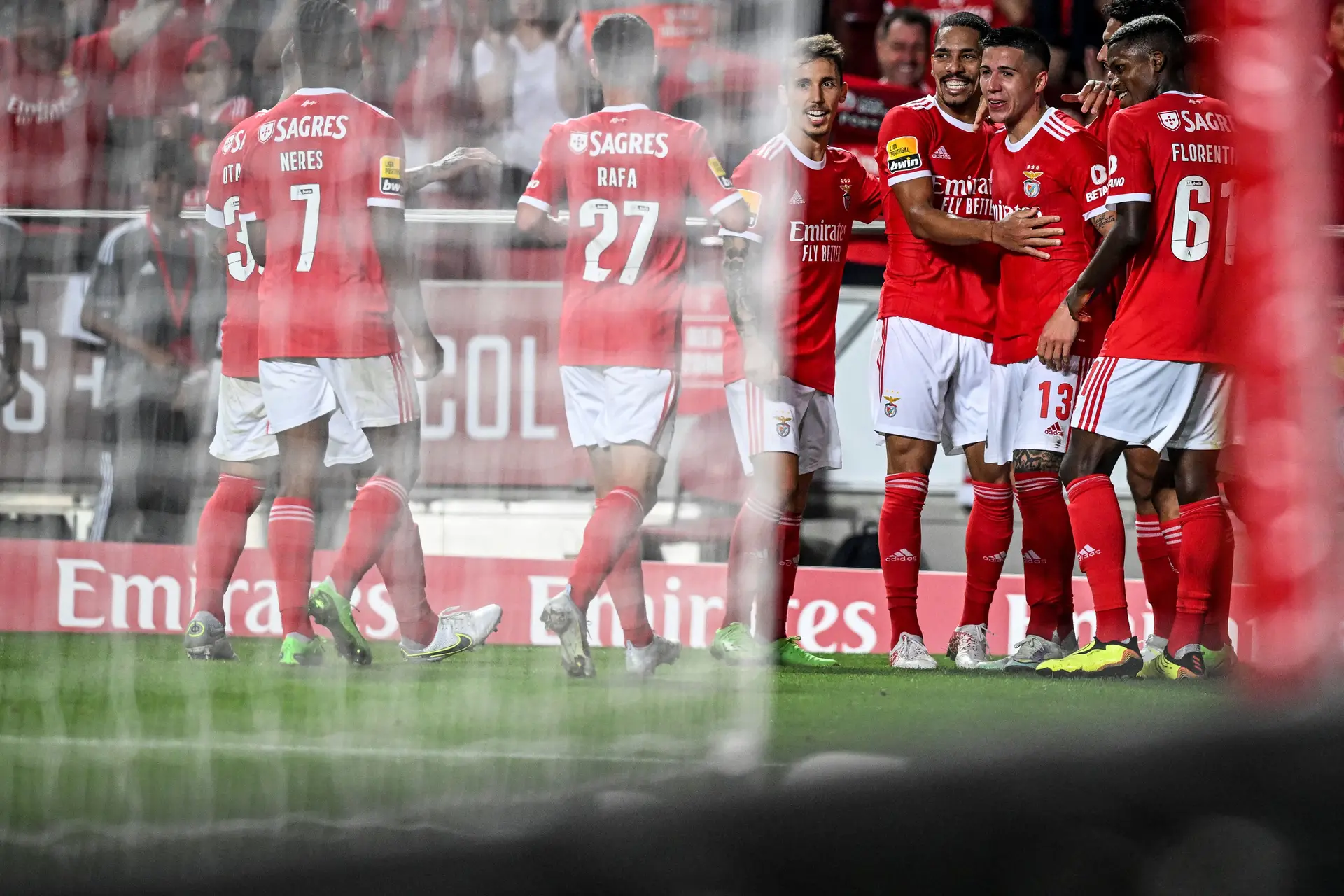 Benfica dá o pontapé de saída do campeonato com goleada