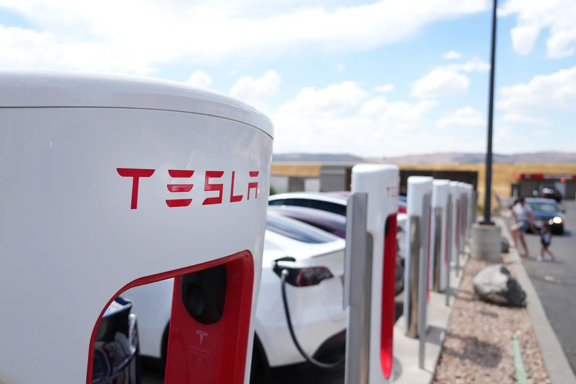 Tesla: acidentes indiciam que carros não reconhecem motos à noite