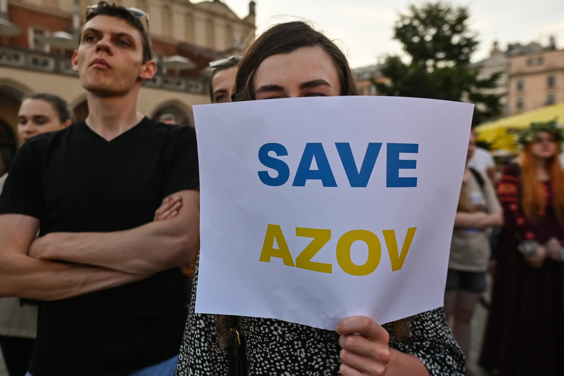 O desespero das famílias do batalhão Azov: "Rússia publicou lista onde aparece como morto"