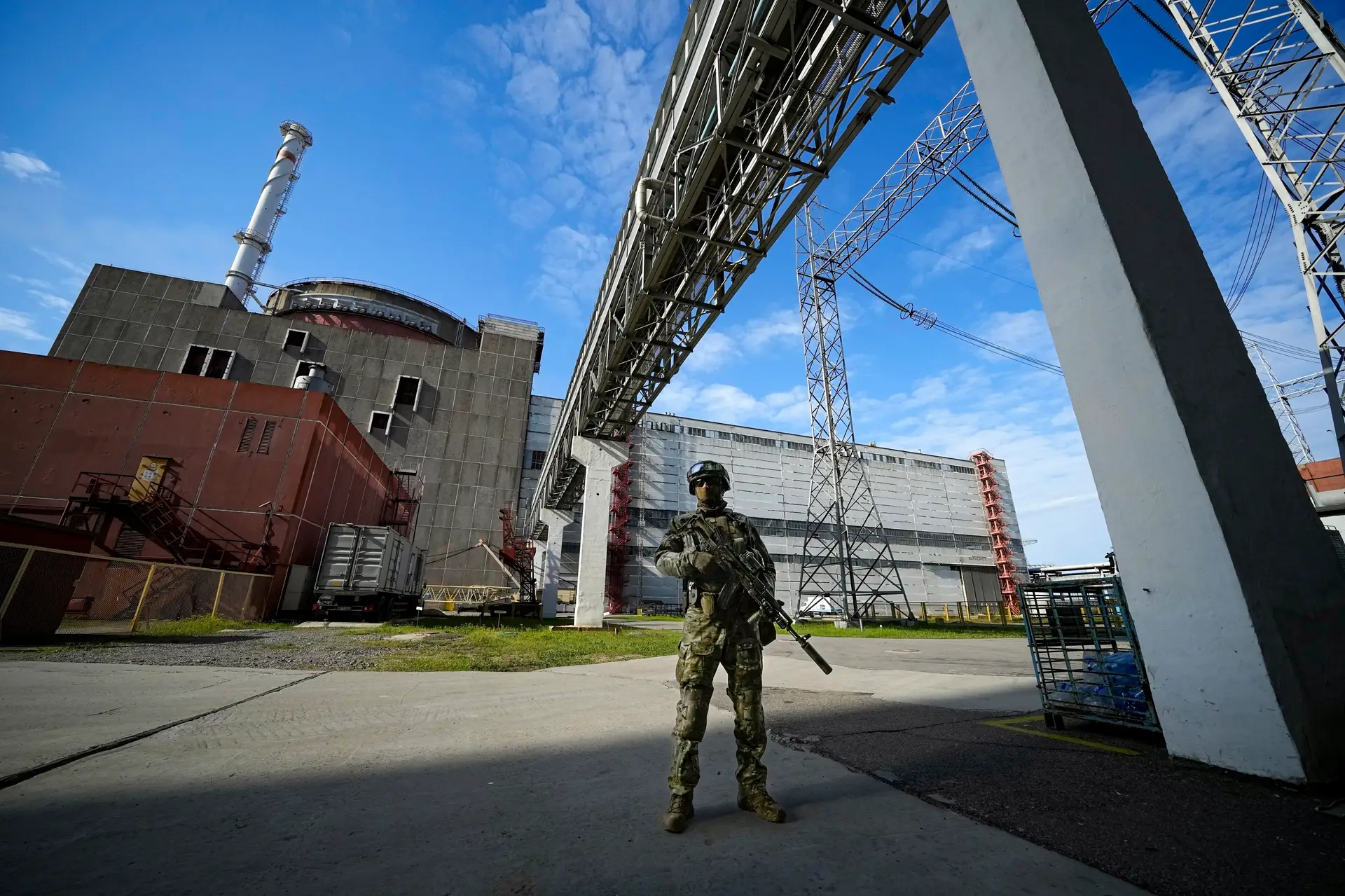 Ataques à central de Zaporijia "são alarmantes" e há um "risco real de desastre nuclear"