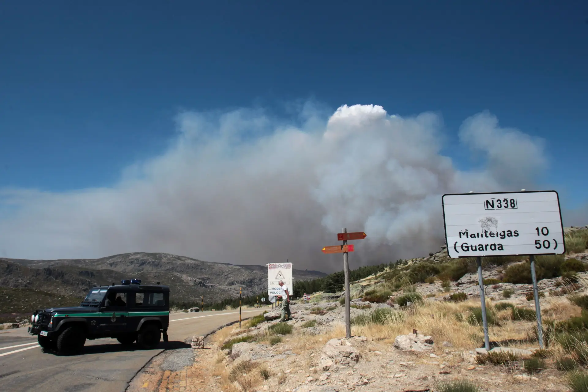 Ao terceiro dia, incêndio na Covilhã mobiliza centenas de bombeiros
