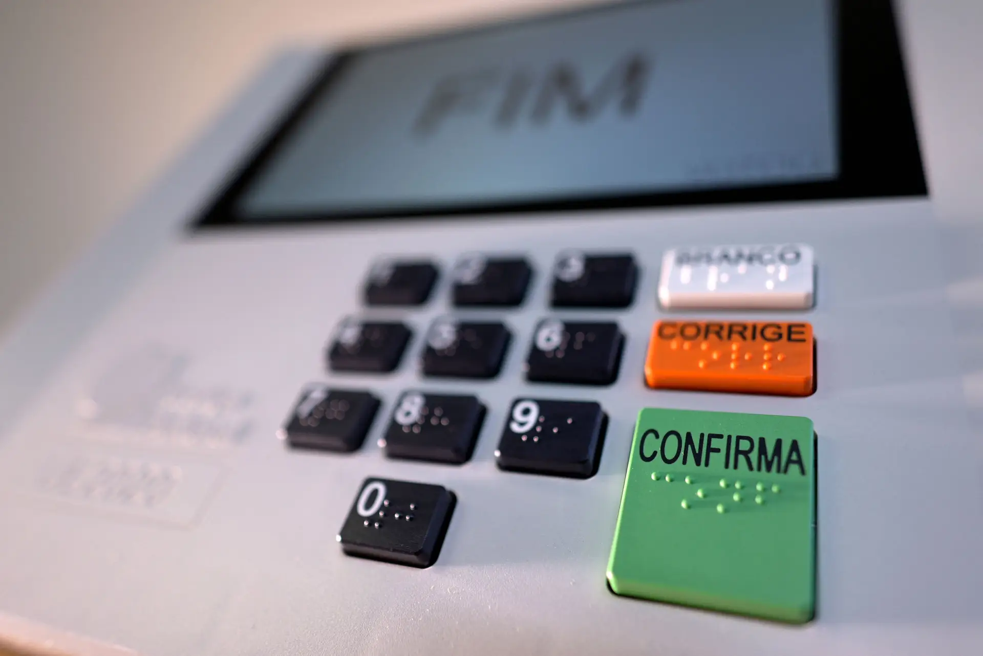 Forças Armadas do Brasil questionam fiabilidade das urnas eletrónicas