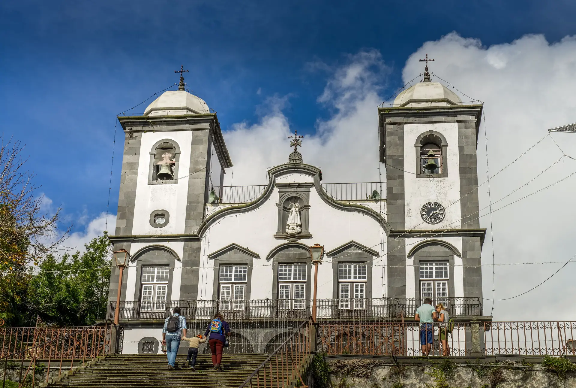 Início do julgamento de caso da queda da árvore na Madeira que fez 13 mortos em 2017