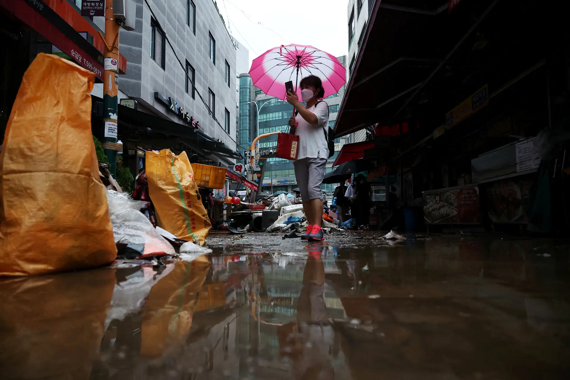Pelo menos oito mortos e seis desaparecidos em Seul devido às chuvas mais fortes em 80 anos