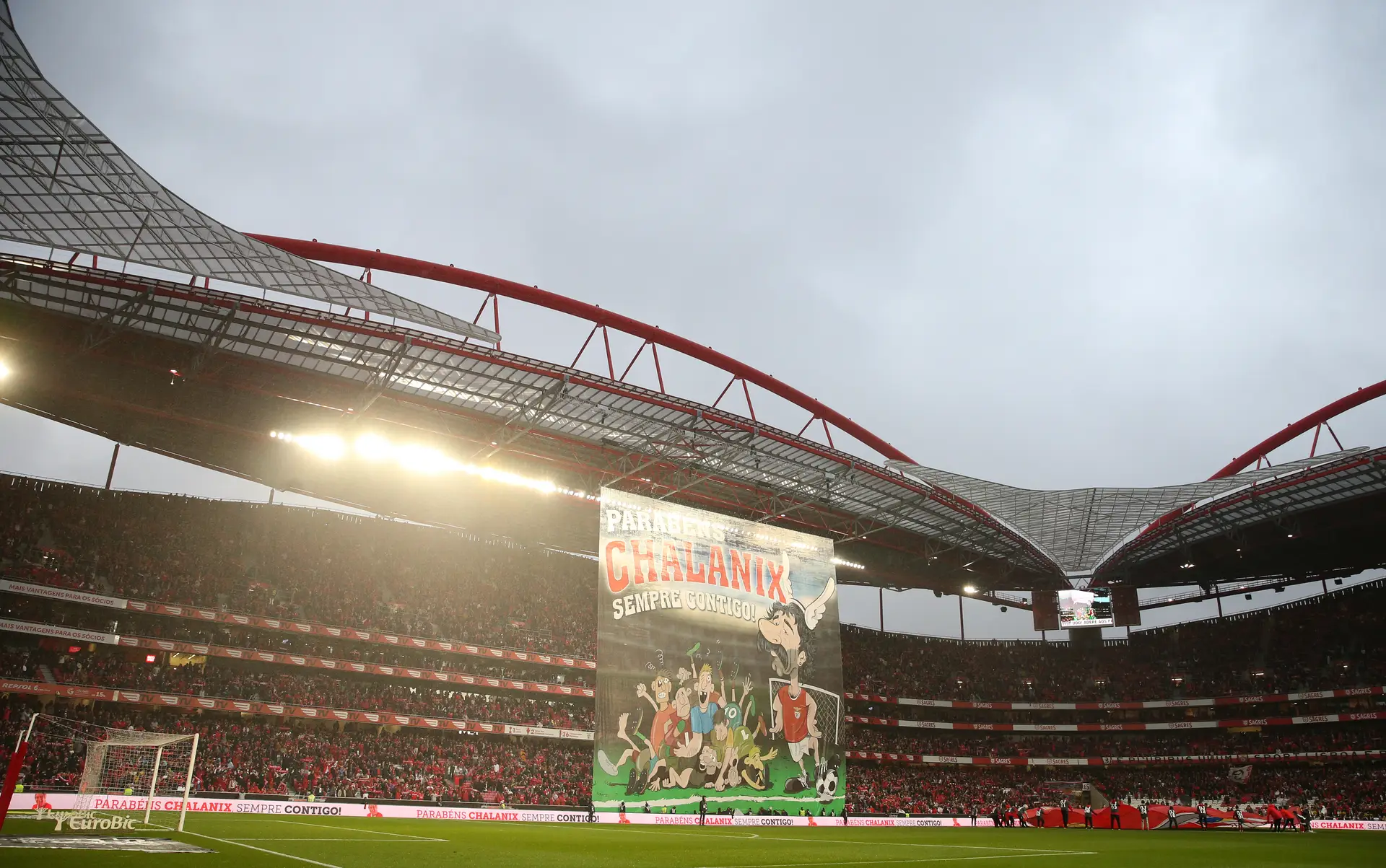 Benfica abre portas do Estádio da Luz para homenagem a Chalana