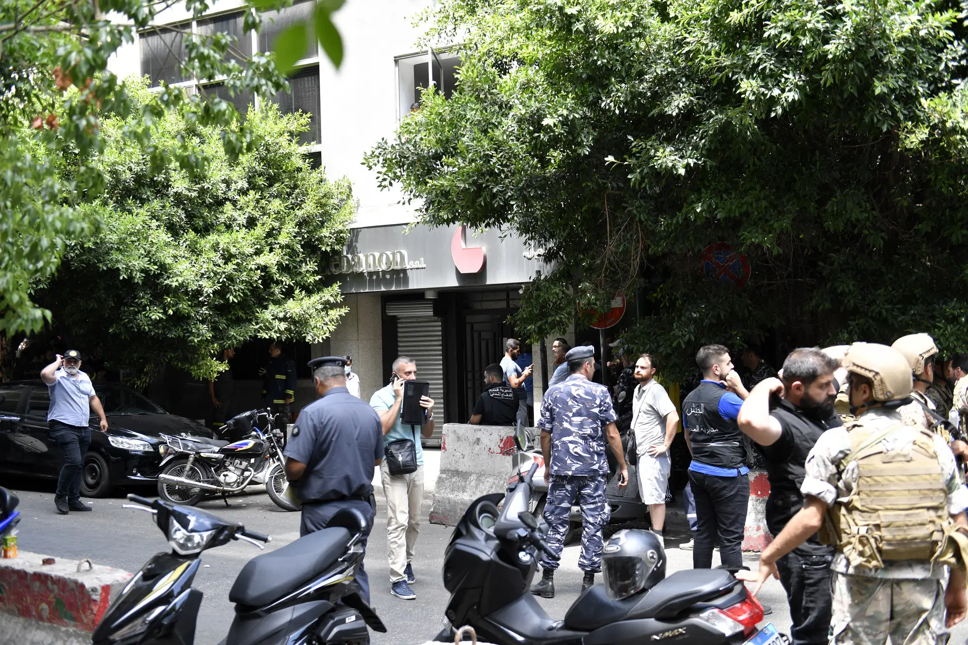 Homem armado invade banco e faz reféns em Beirute