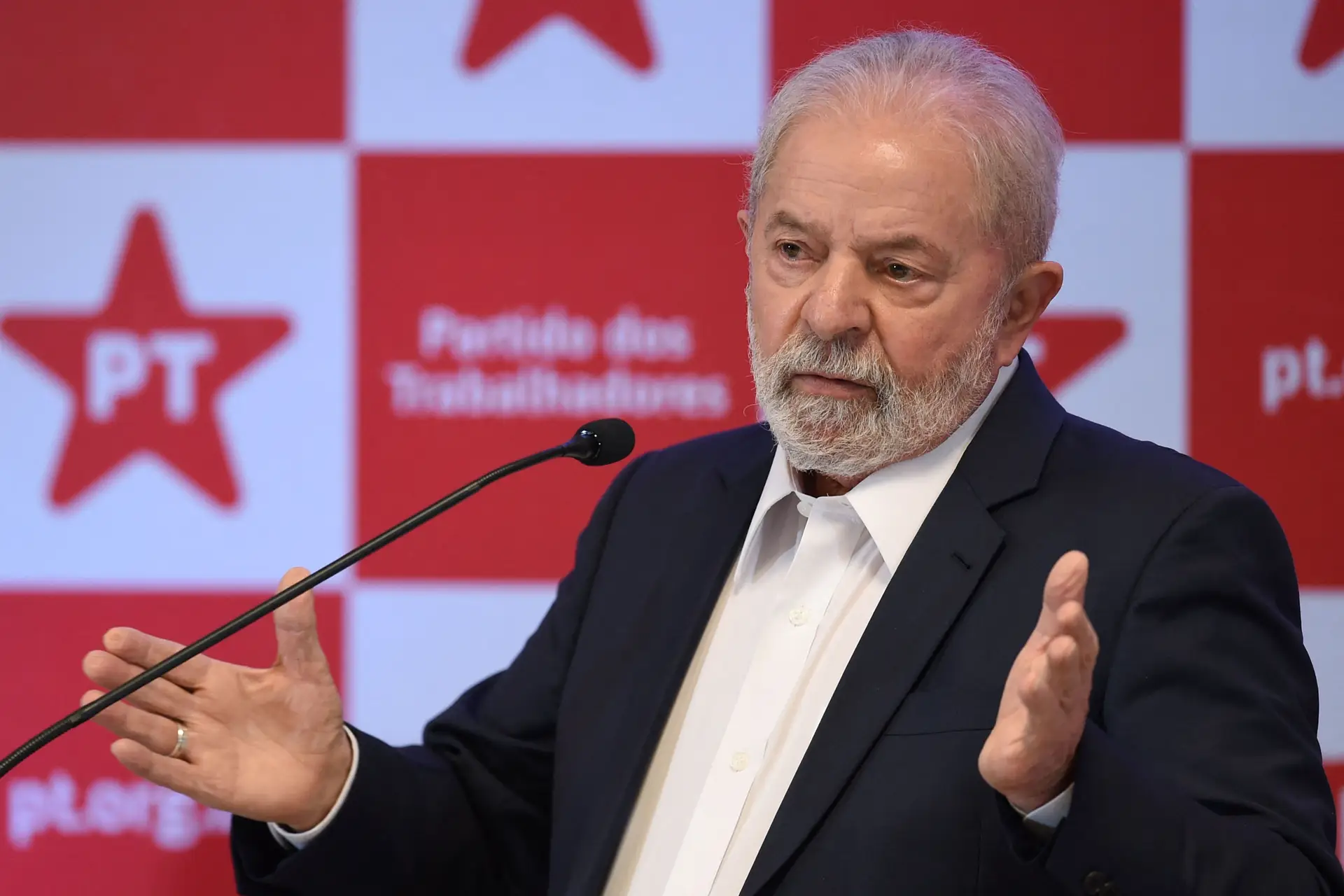 Juiz brasileiro ordena remoção de vídeos em que Lula chama Bolsonaro de genocida