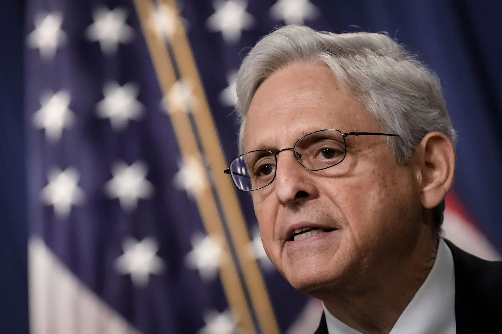 Ministro da Justiça admitiu ter "aprovado pessoalmente" as buscas à mansão de Trump