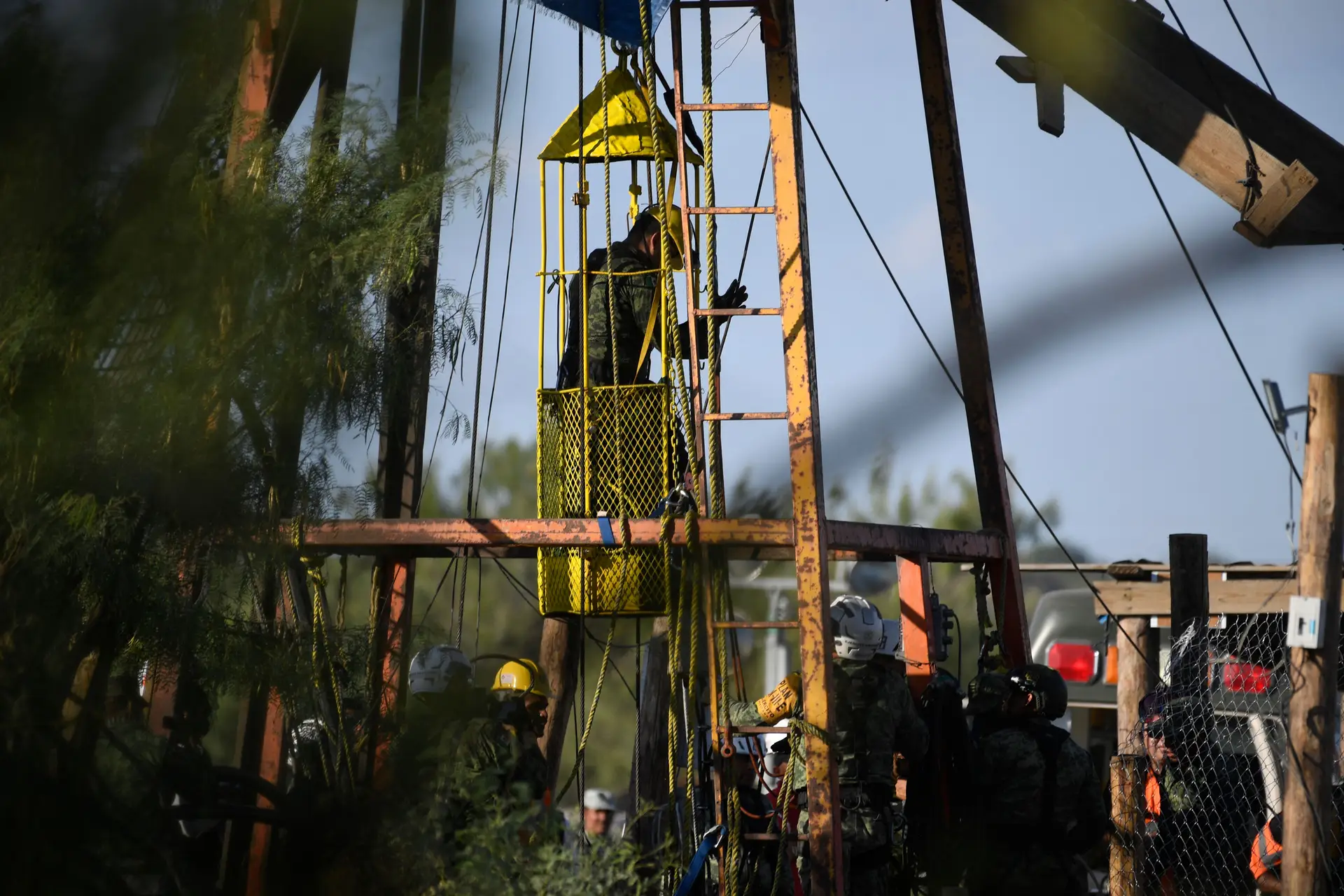 Resgate de 10 mineiros no México cancelado devido ao risco de derrocada da mina