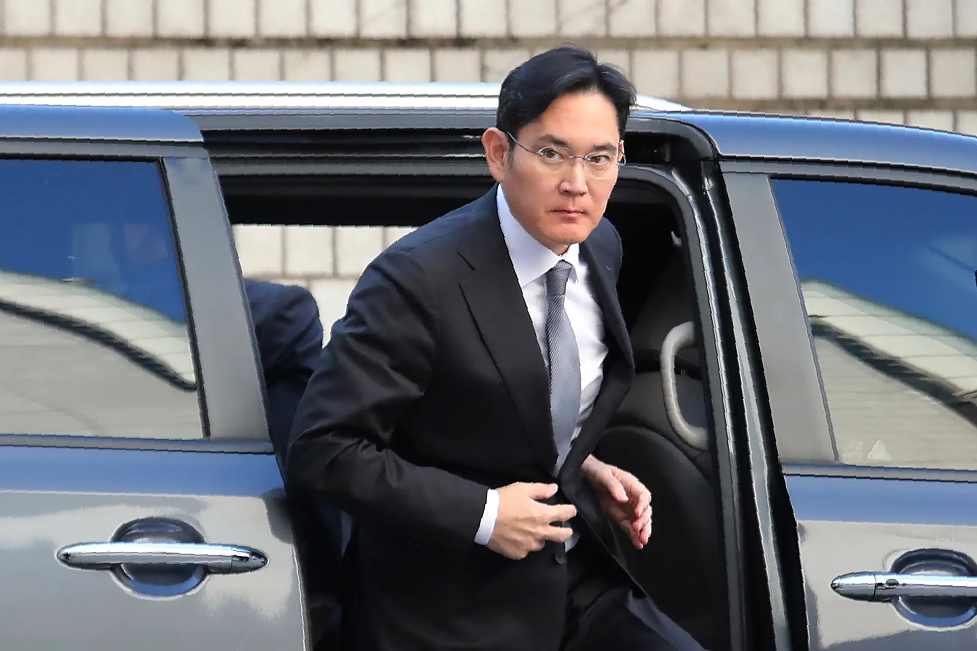 Presidente sul-coreano concede perdão a líder da Samsung condenado por corrupção