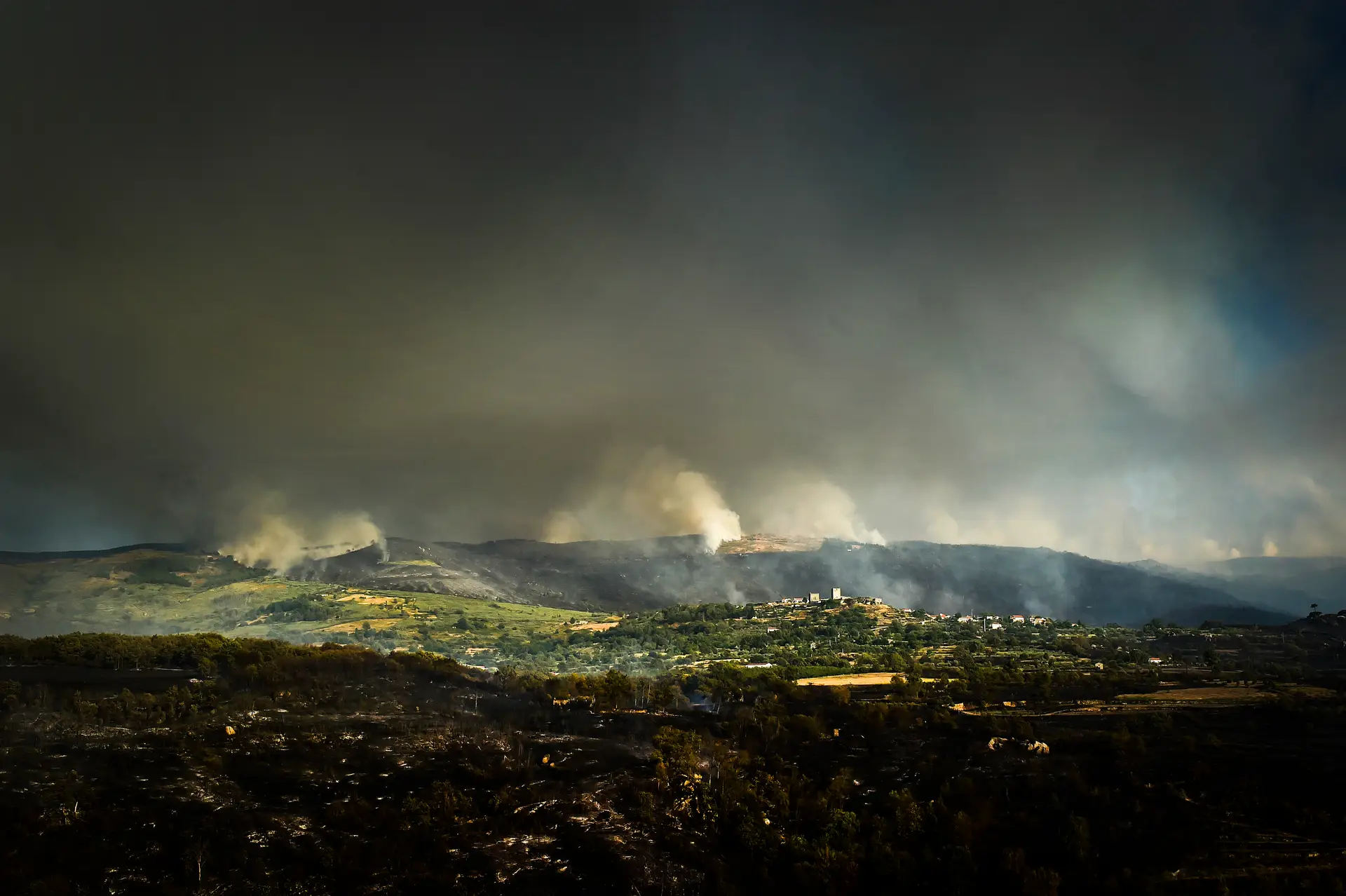 Incêndio na Serra da Estrela combatido por mais de 1.600 operacionais