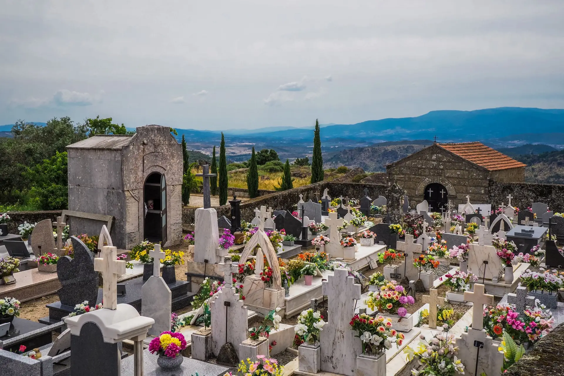 Mortes em julho aumentam 21% face ao mesmo mês de 2021