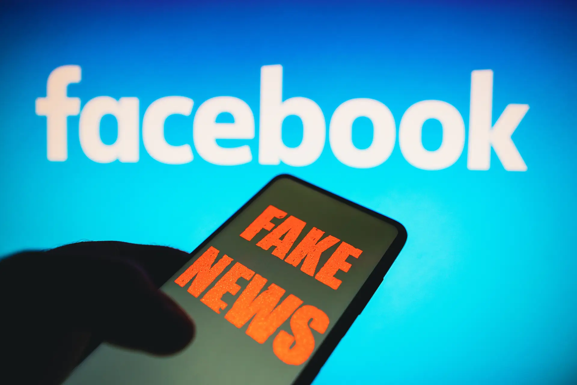 Facebook e Instagram garantem eliminação quase imediata de "mensagens falsas" durante campanha