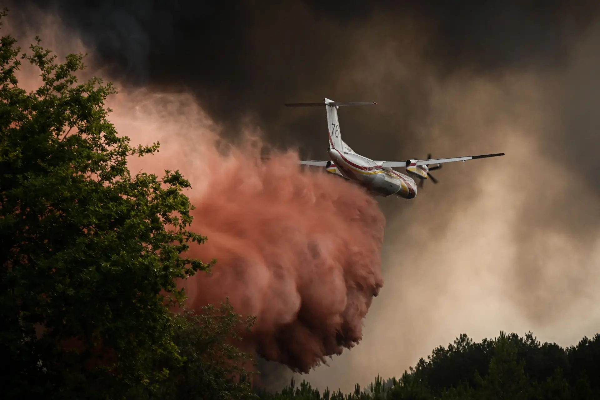 "Verão difícil na Europa": UE já mobilizou 29 aviões para combate às chamas