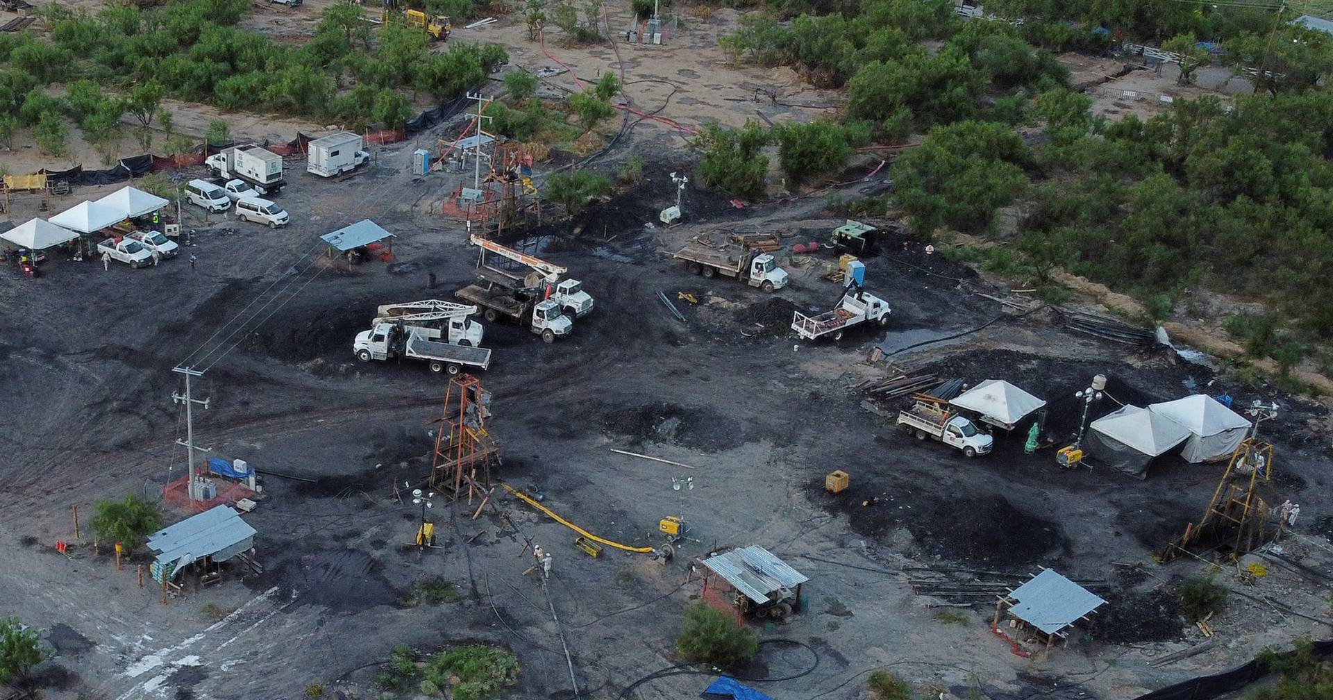 Fuerte subida del nivel del agua complica rescate de mineros en México