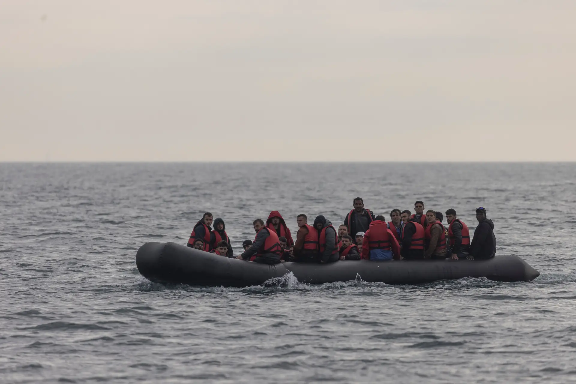 Mais de 20 mil migrantes cruzaram o Canal da Mancha este ano