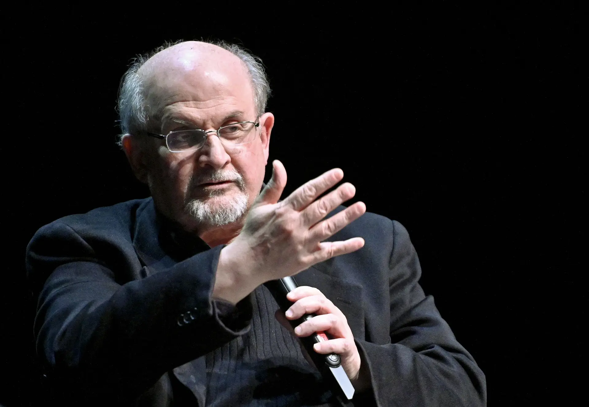Escritor Salman Rushdie