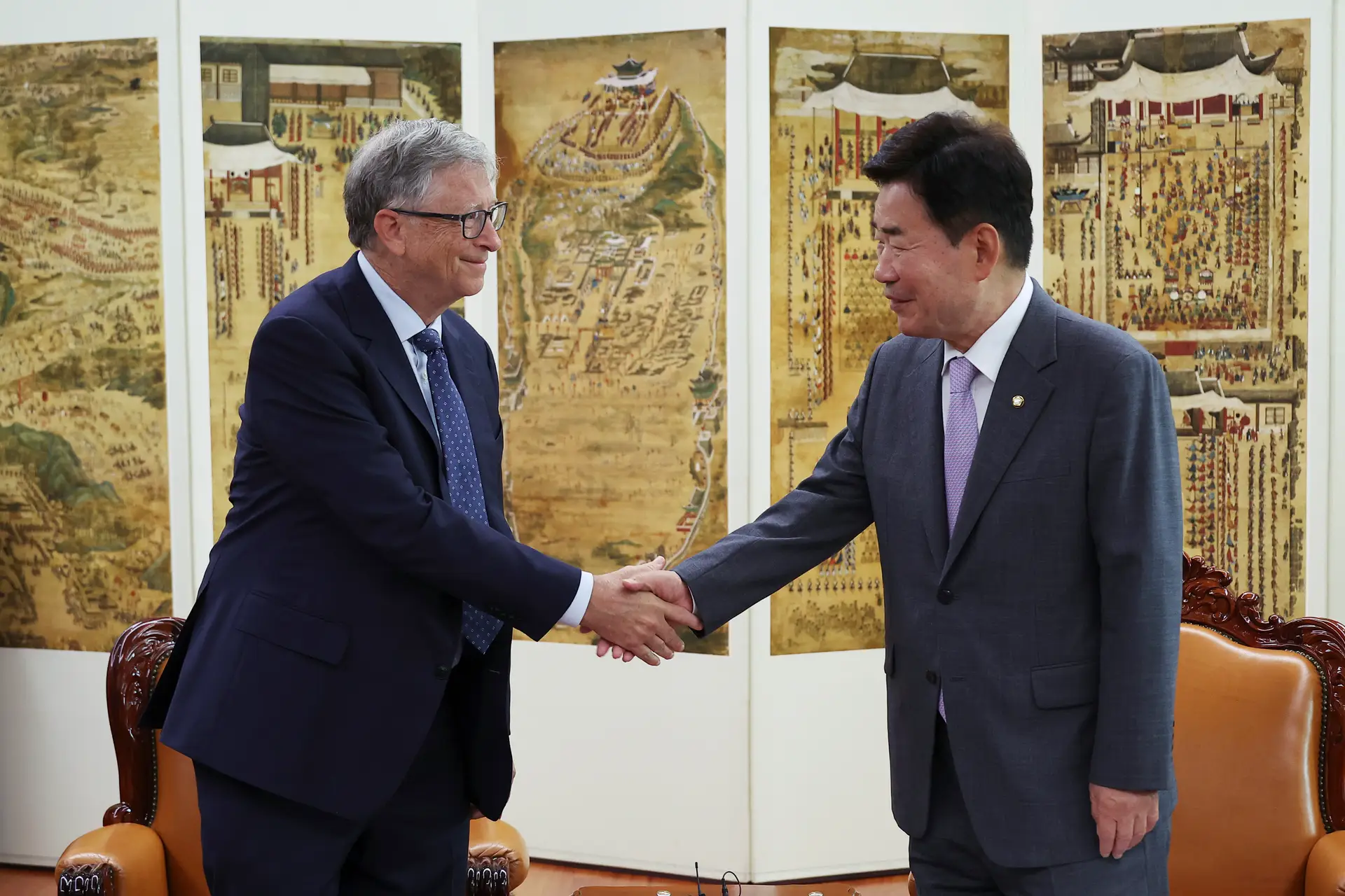 Bill Gates pede à Coreia do Sul para que invista na cooperação global na área da saúde