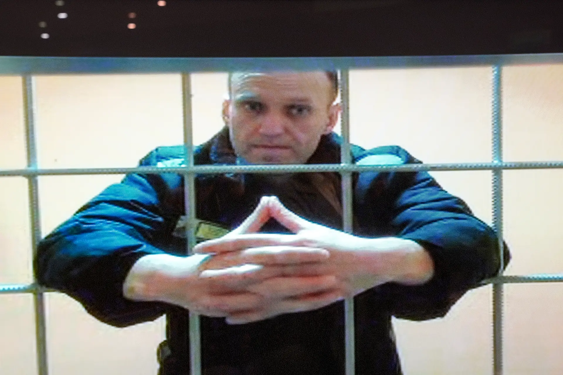 Alexei Navalny passa de "cela de punição" para "cela apertada regular"