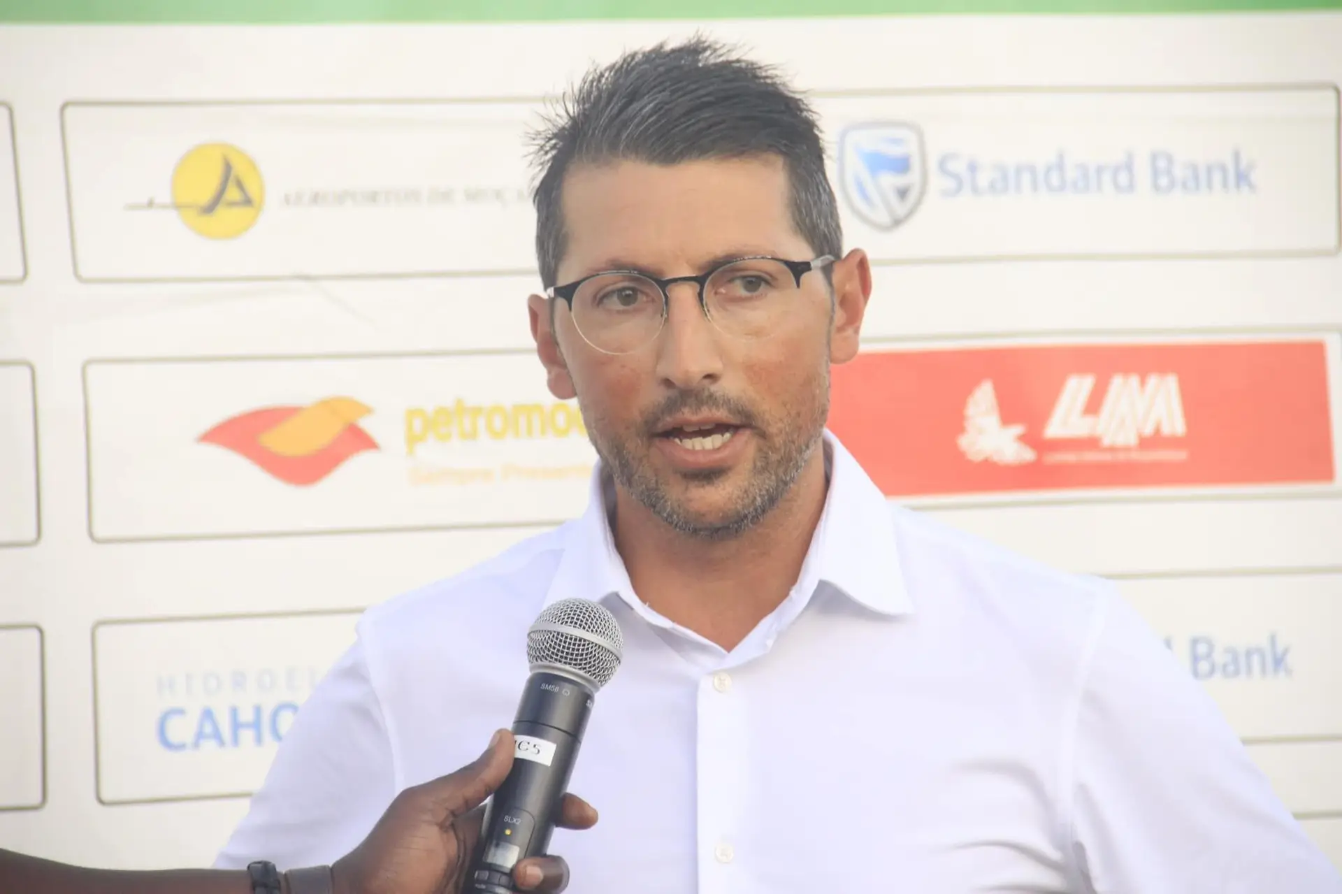 Treinador português Nelson Santos abandona Moçambique para regularizar visto