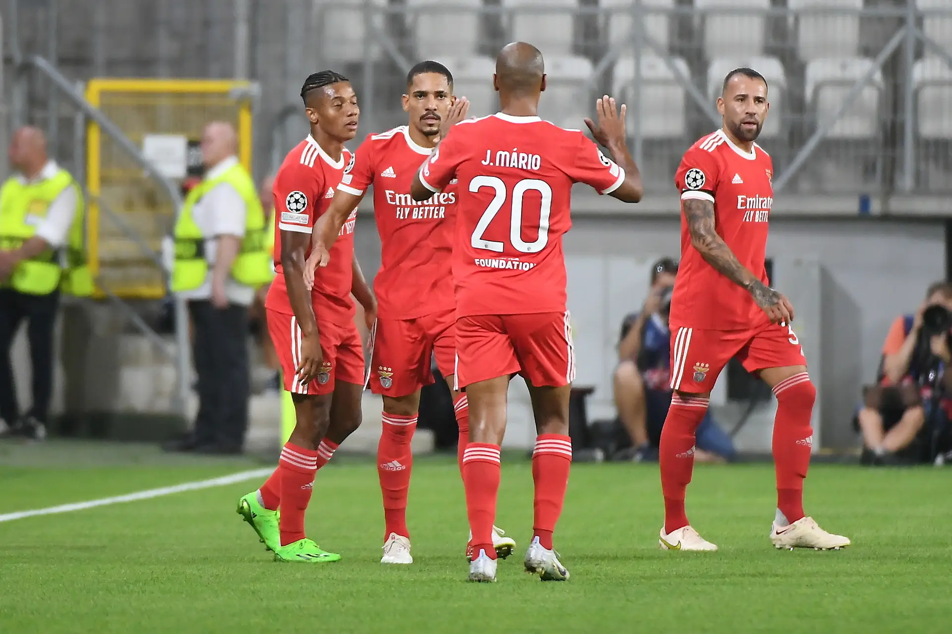 Benfica dá passo importante rumo à Champions ao vencer Dínamo de Kiev