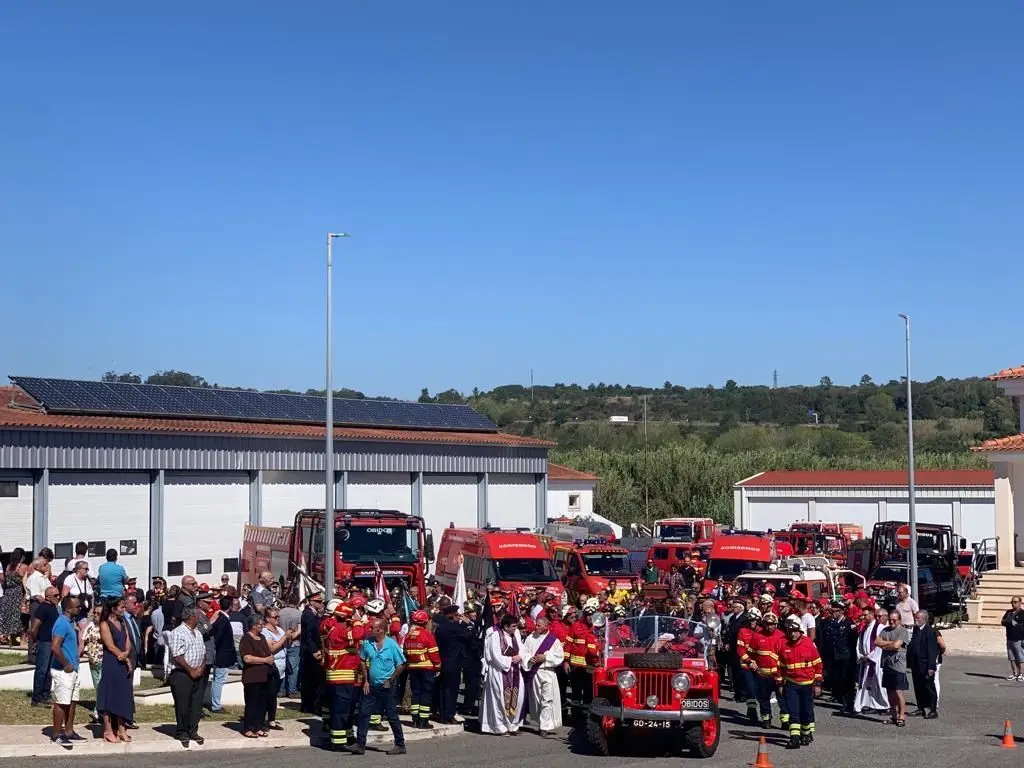 Presidente e ministro marcaram presença no funeral do bombeiro de Óbidos