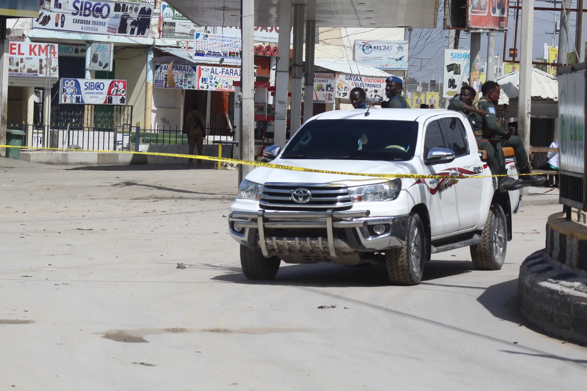 Sobe para 14 número de mortos em ataque a hotel da capital da Somália
