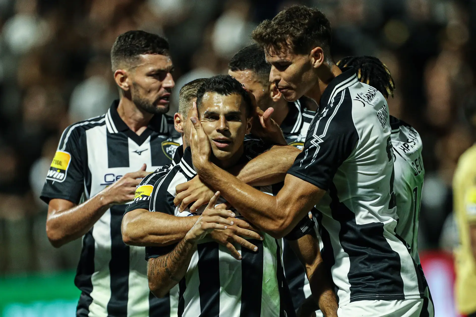 Adepto do Newcastle esfaqueado antes do jogo com o AC Milan - Liga