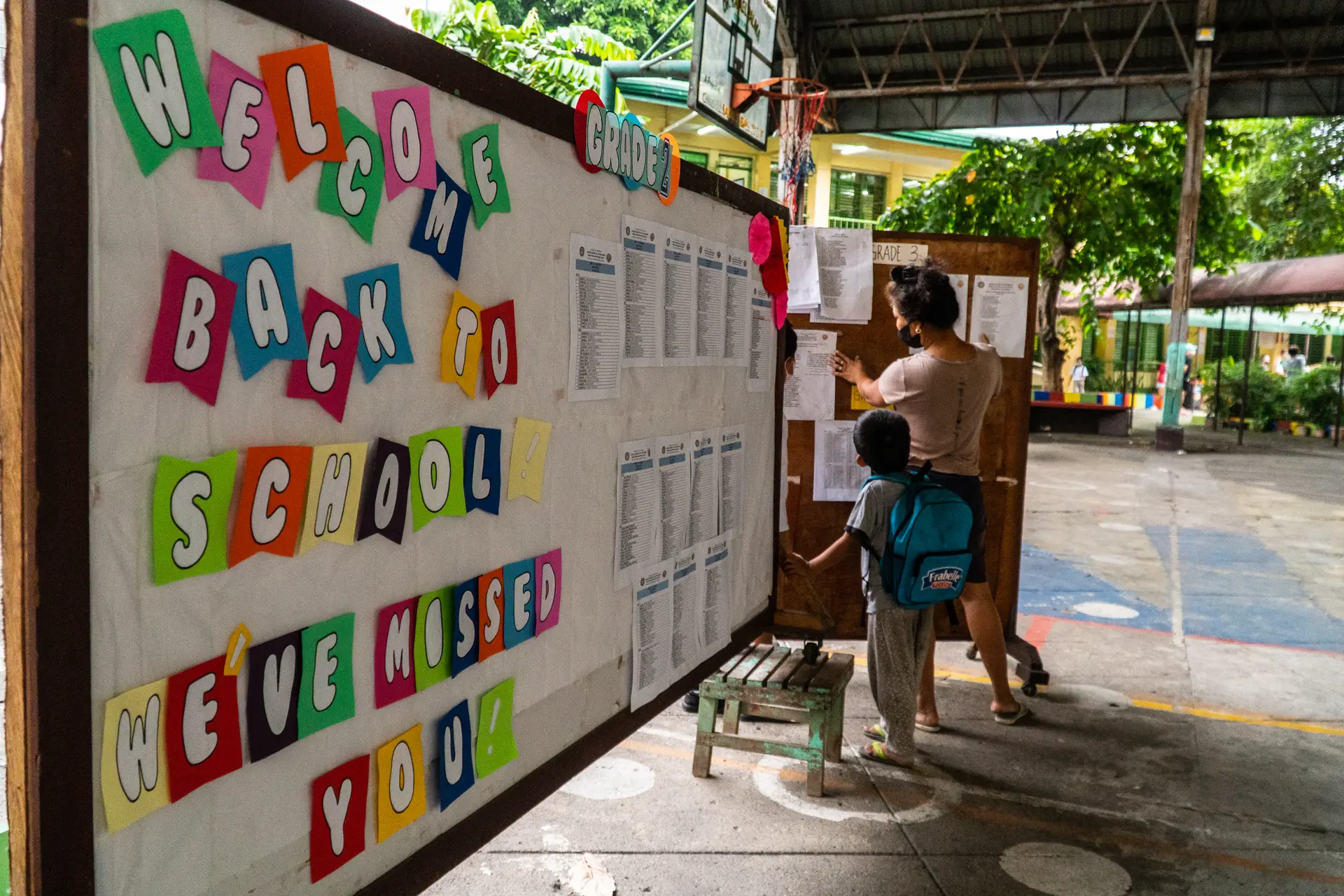 Filipinas: estudantes regressam às aulas presencias interrompidas desde o início da pandemia