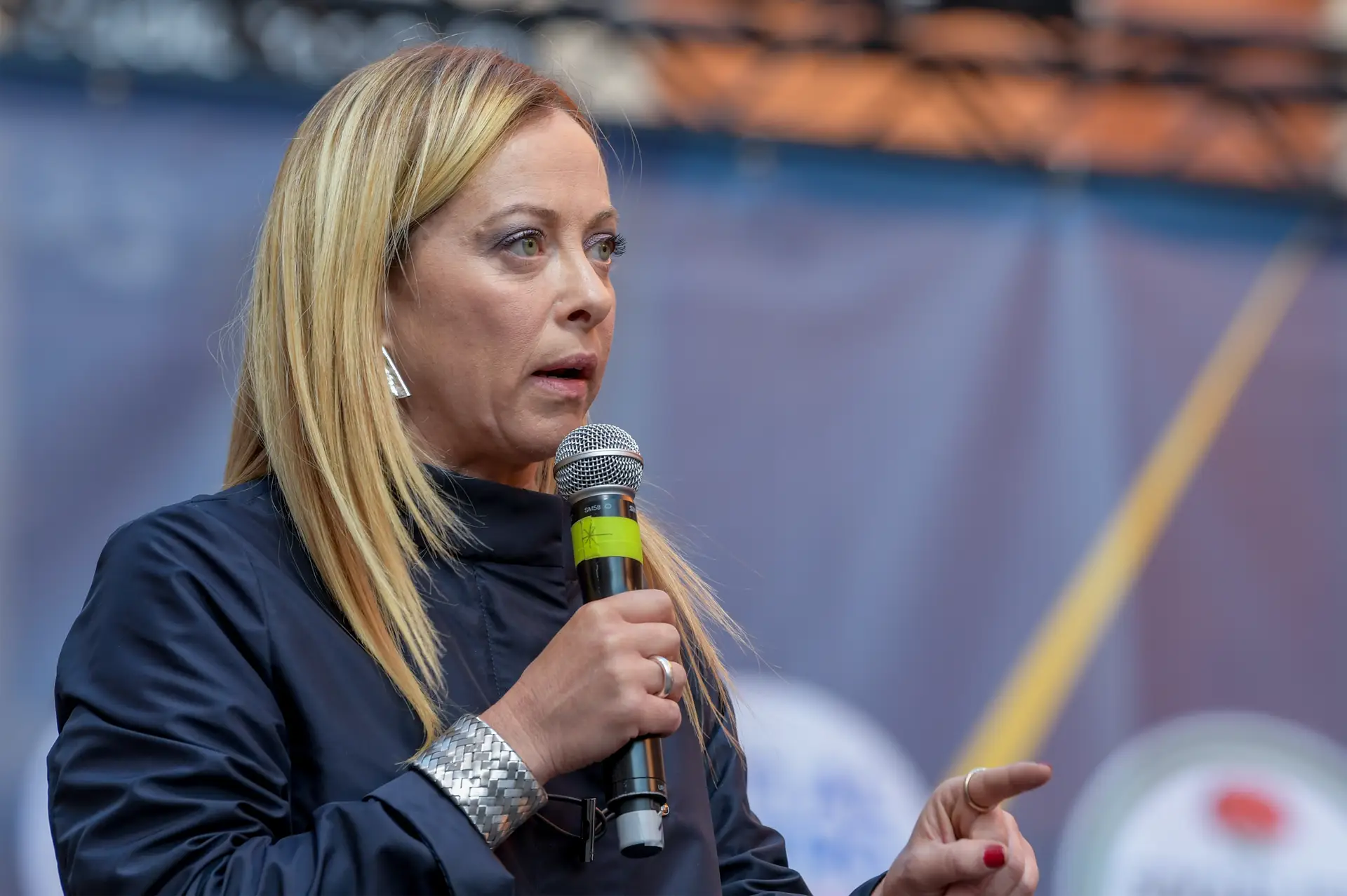 Candidata da extrema-direita italiana choca opositores ao partilhar vídeo de alegada violação