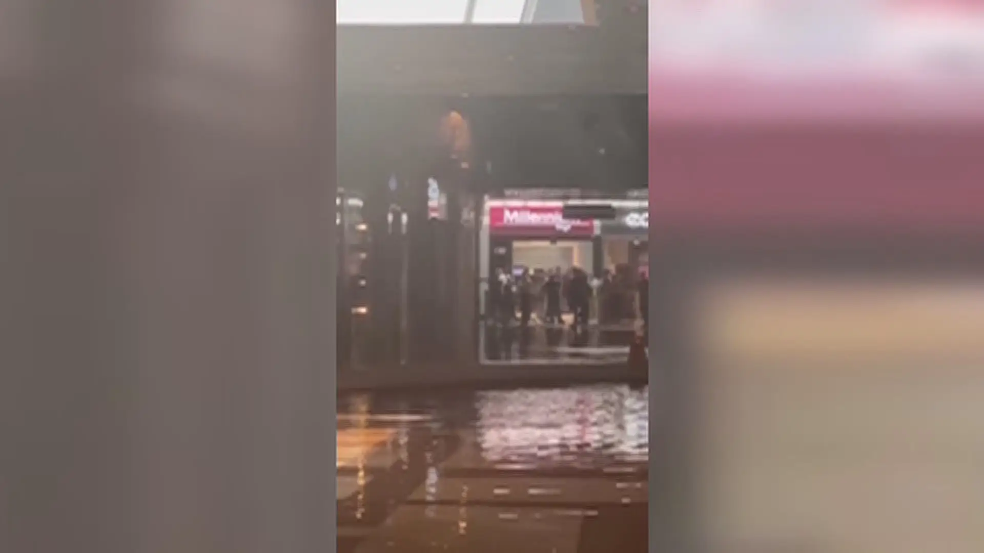 Parte do centro comercial Amoreiras inundada devido a rebentamento de conduta de água