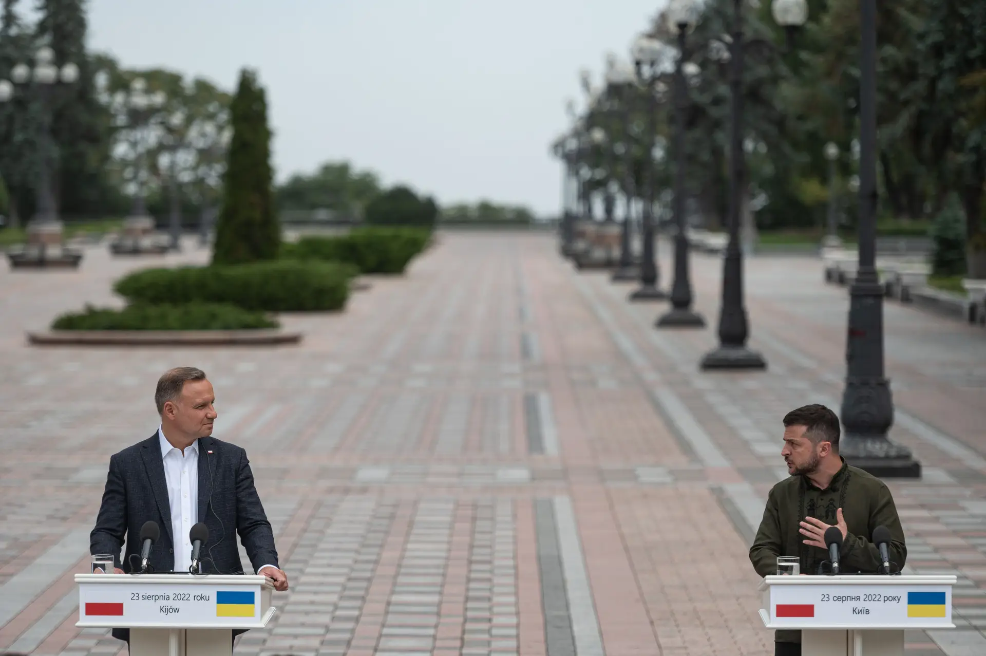 Zelensky informa Presidente da Polónia sobre necessidades de armamento para a Ucrânia