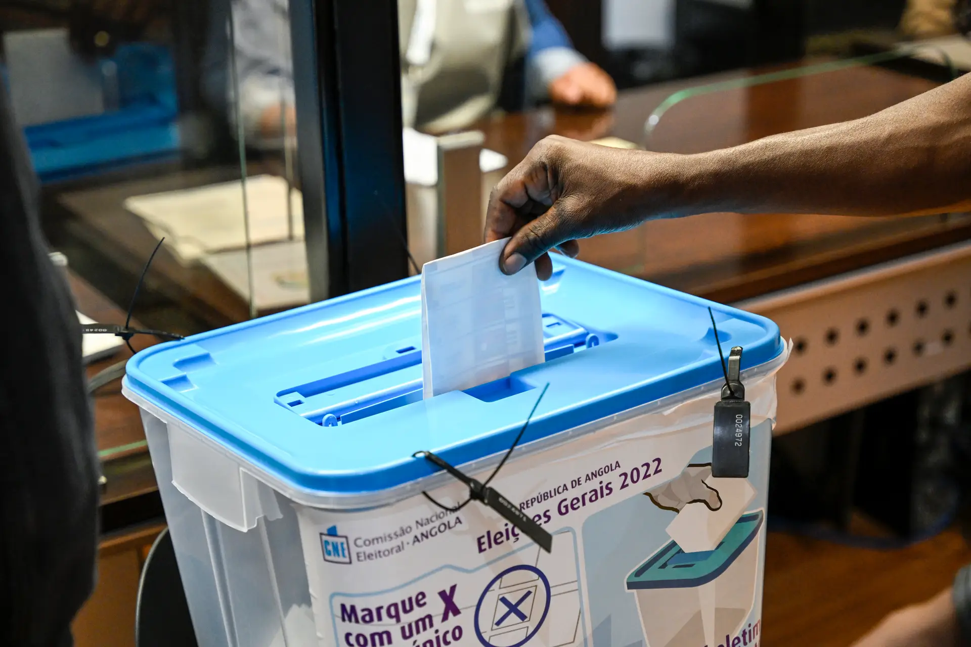 O dedo pintado que marca as eleições em Angola