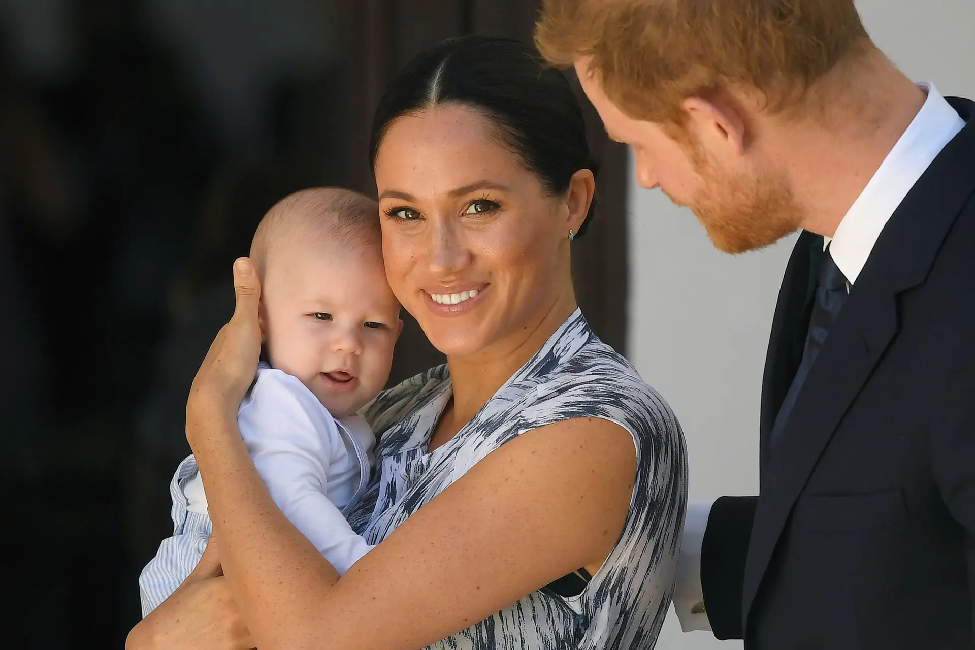 Harry e Meghan Markle com o filho Archie na África do Sul em 2019.