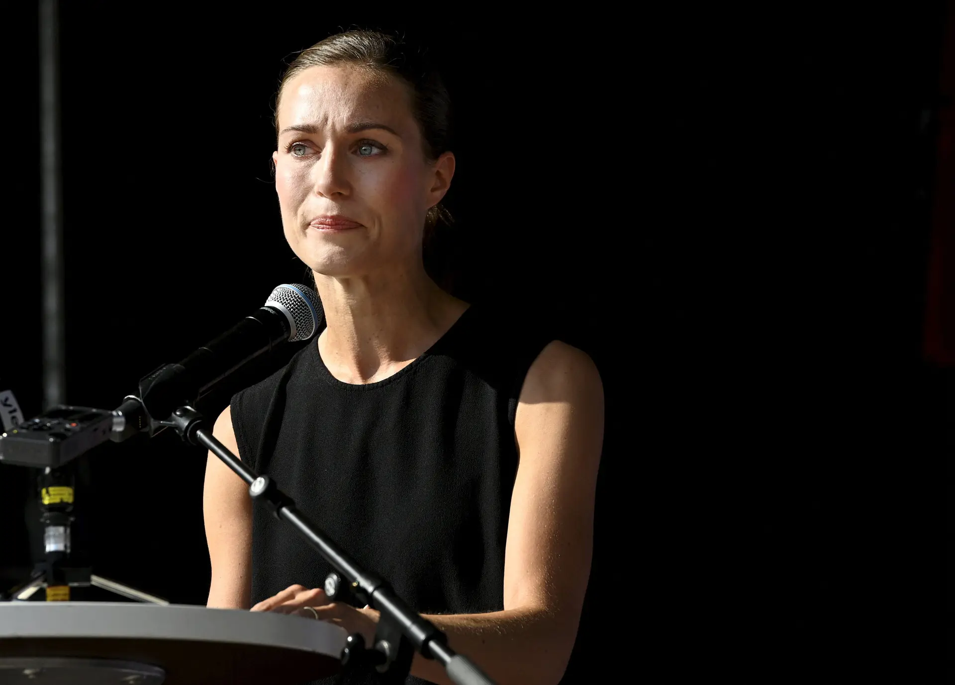 As lágrimas de Sanna Marin após pedido de desculpas e teste negativo