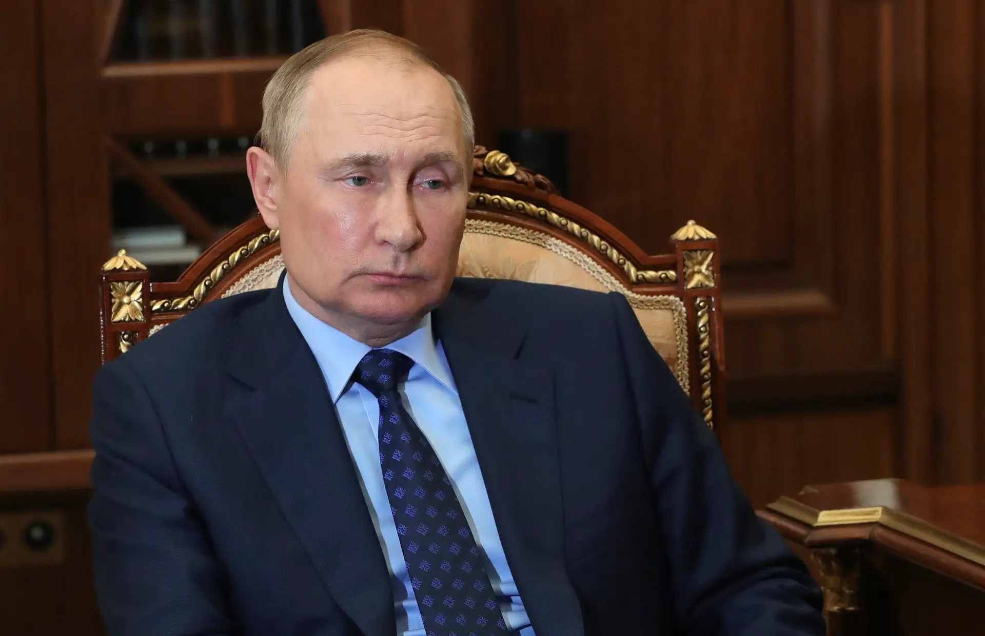 Putin ordena reforço das Forças Armadas russas com 137 mil militares
