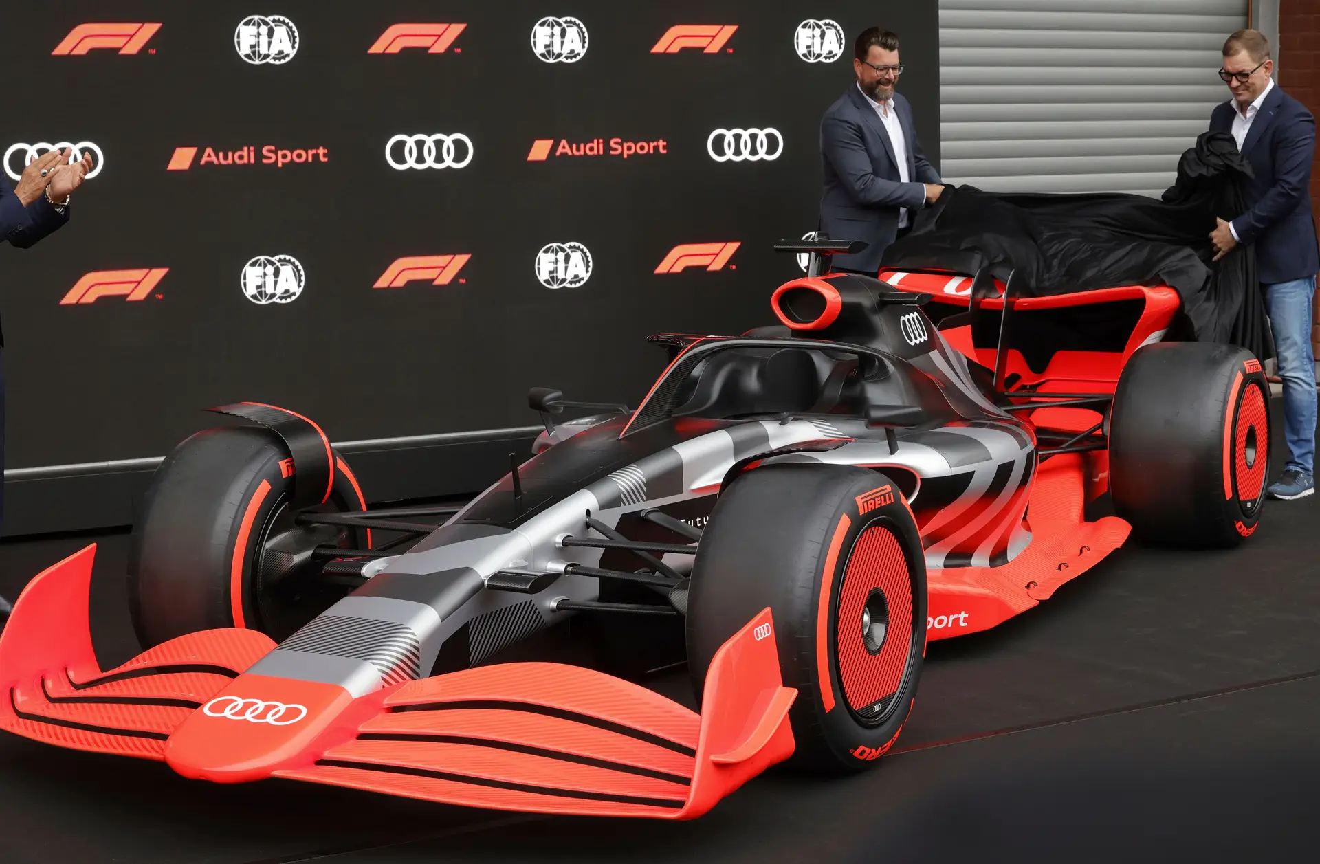 Fórmula 1: Red Bull apresenta carro para 2023 - SIC Notícias