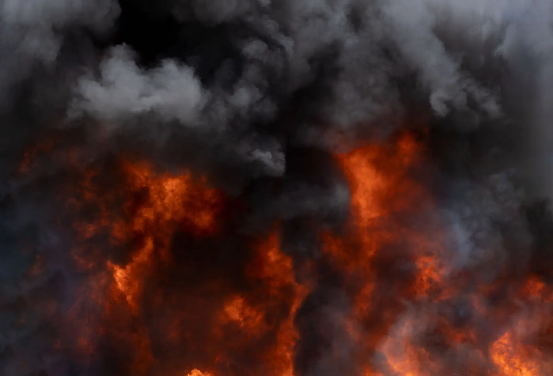 Suspeita de fogo posto em incêndio no Porto Moniz —