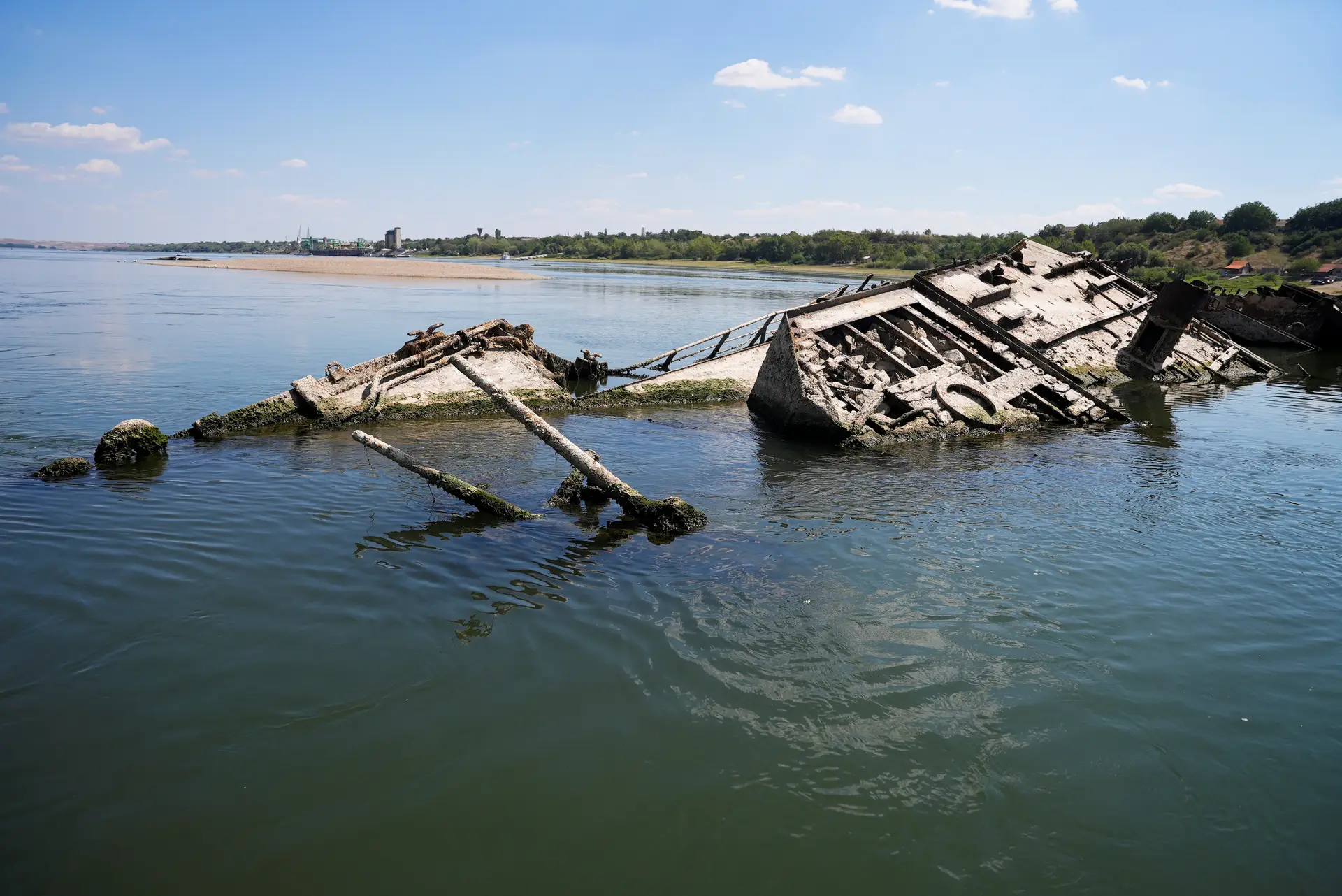 Navios afundados durante a II Guerra Mundial encontrados no rio Danúbio