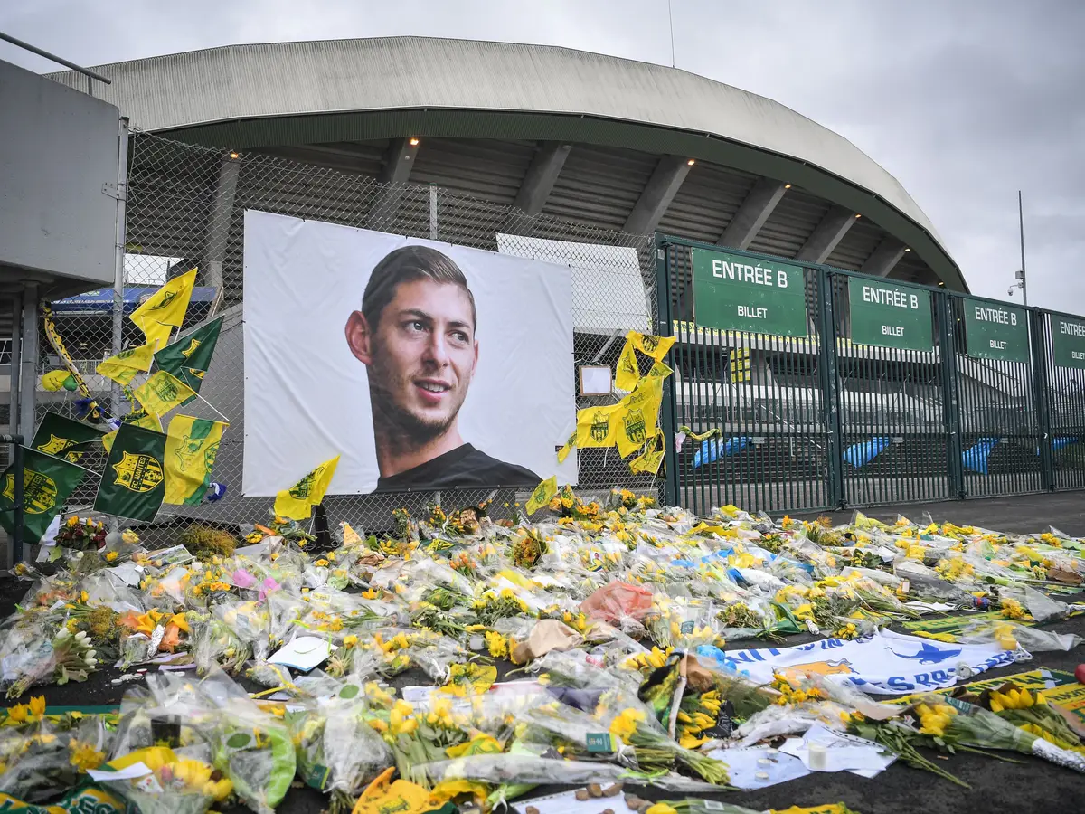 Cardiff City tem de pagar seis milhões de euros ao Nantes por Emiliano Sala  - SIC Notícias