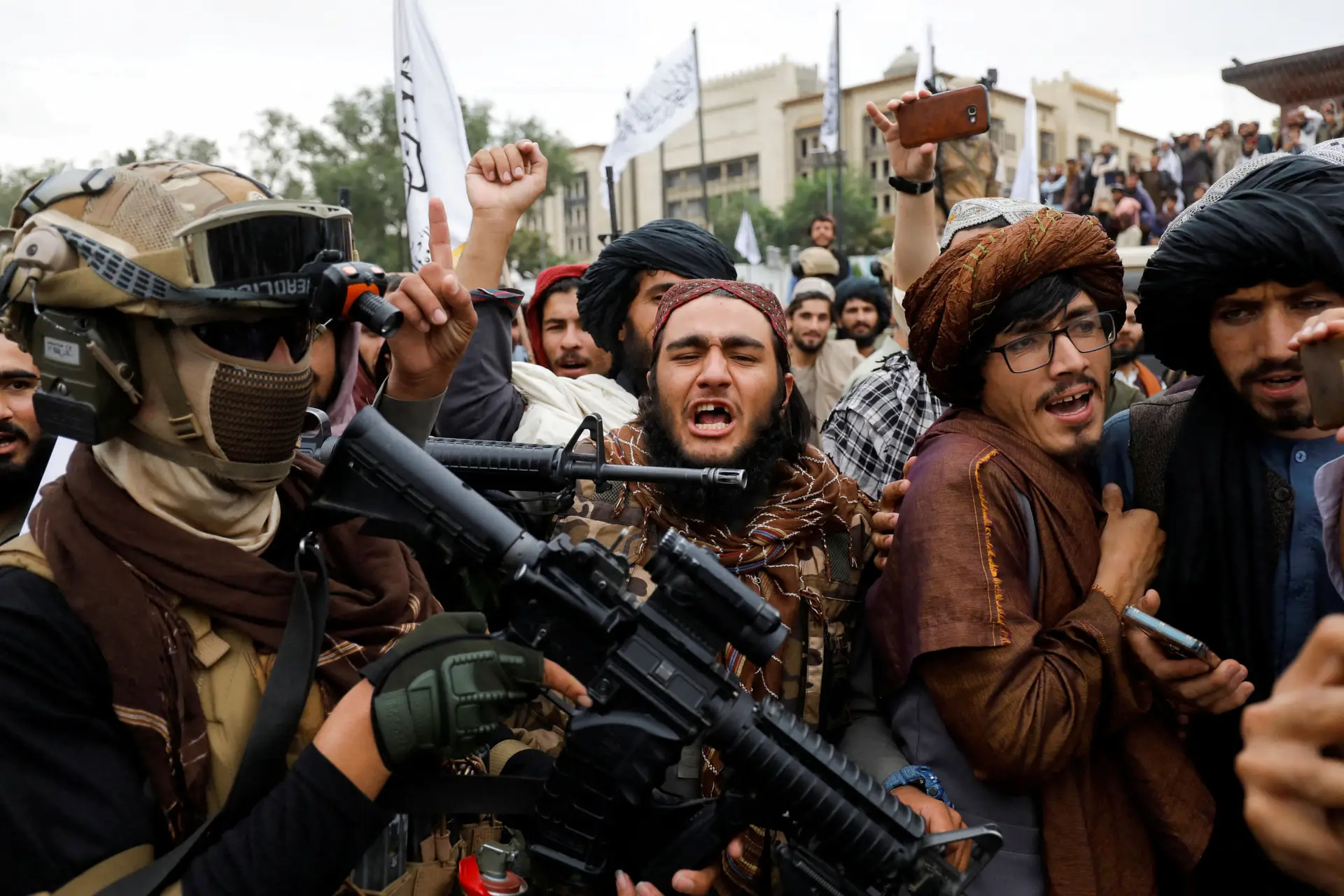 (ALI KHARA/ Reuters)
