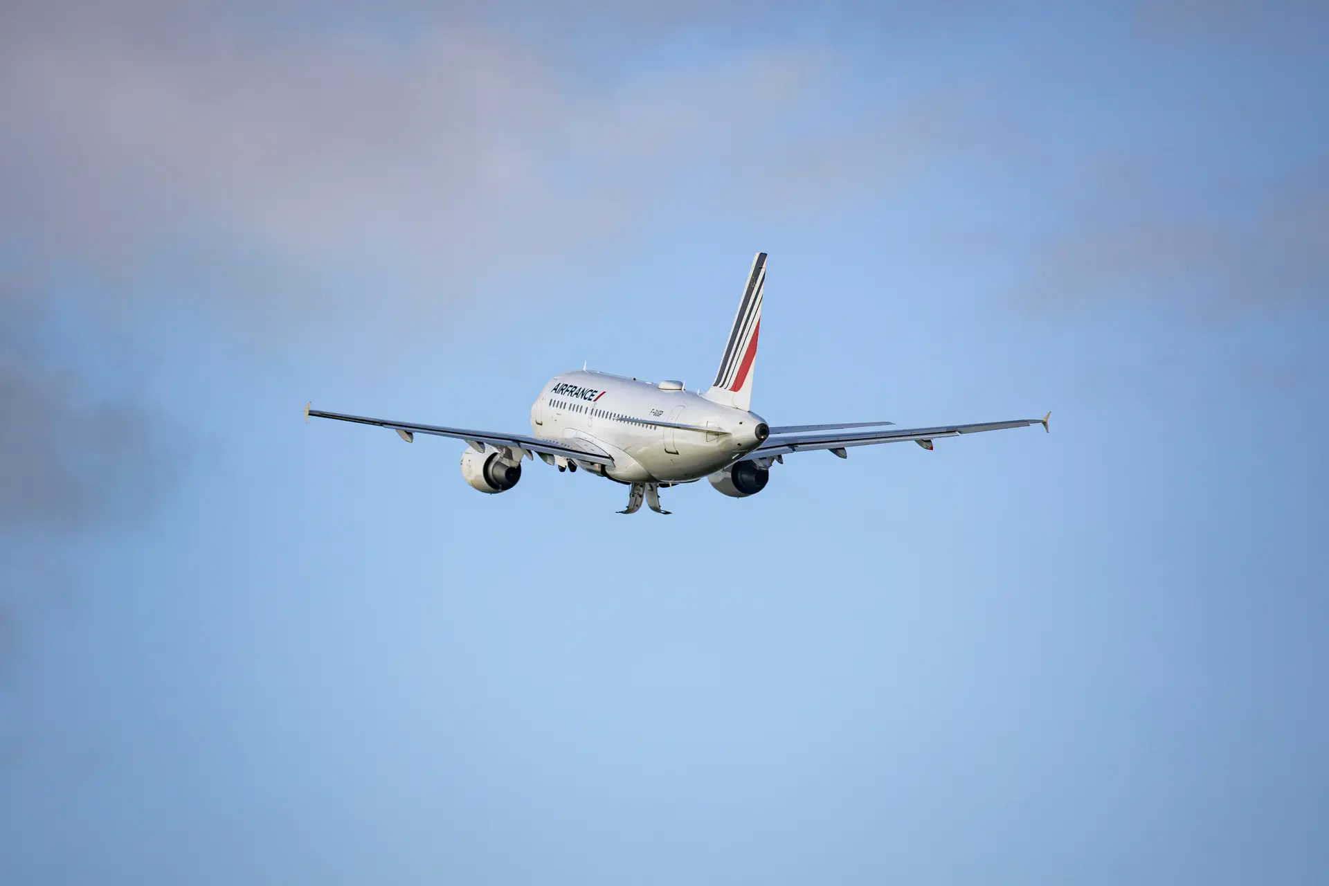 Air France cancela 35 voos em França devido a problemas no 'software' nos Airbus